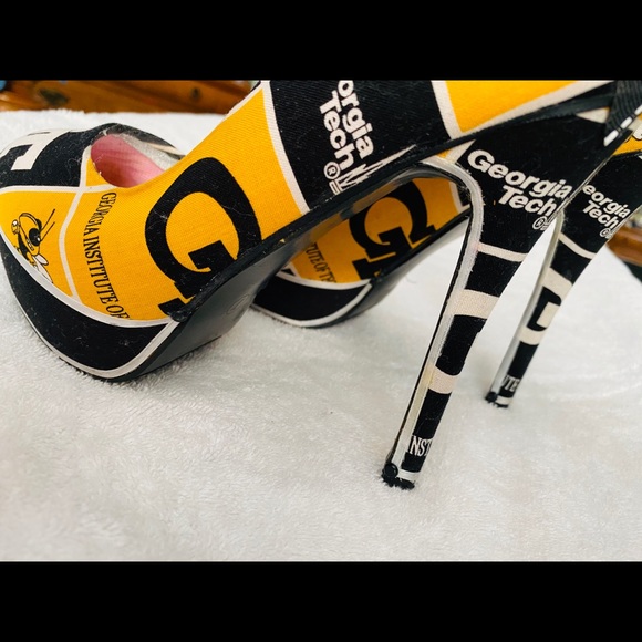 Almost Brand New Super Stylish GEORGIA TECH Heels - Box 41 - Picture 4 of 7